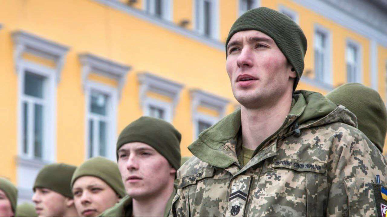 Для мужчин 18-25 лет могут ввести контрактную службу